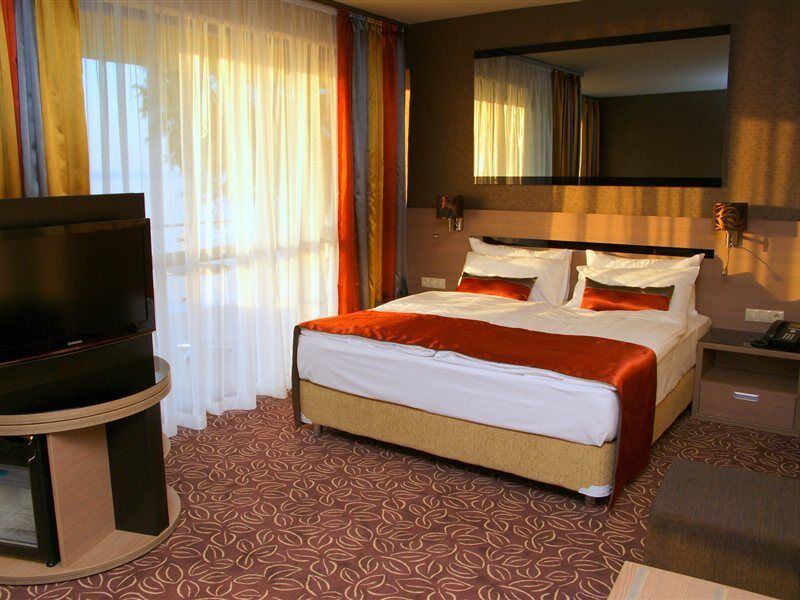 Hotel Azur Premium Siófok Extérieur photo